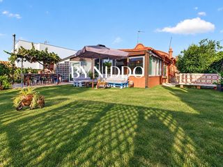 Casa a Valldoreix. Casa independiente con jardín en valldoreix