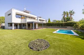 Chalet  Calle can calella. Villa de lujo con vistas al mar