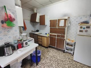 Casa en Totana. Inversión inteligente: propiedad versátil con potencial para alq