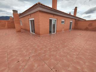 Àtic a Totana. Ático en venta de cuatro dormitorios, con terraza de 150 metros