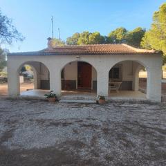 Chalet en Totana. Tu huerto con casa y alma, en el corazón verde de sierra espuña
