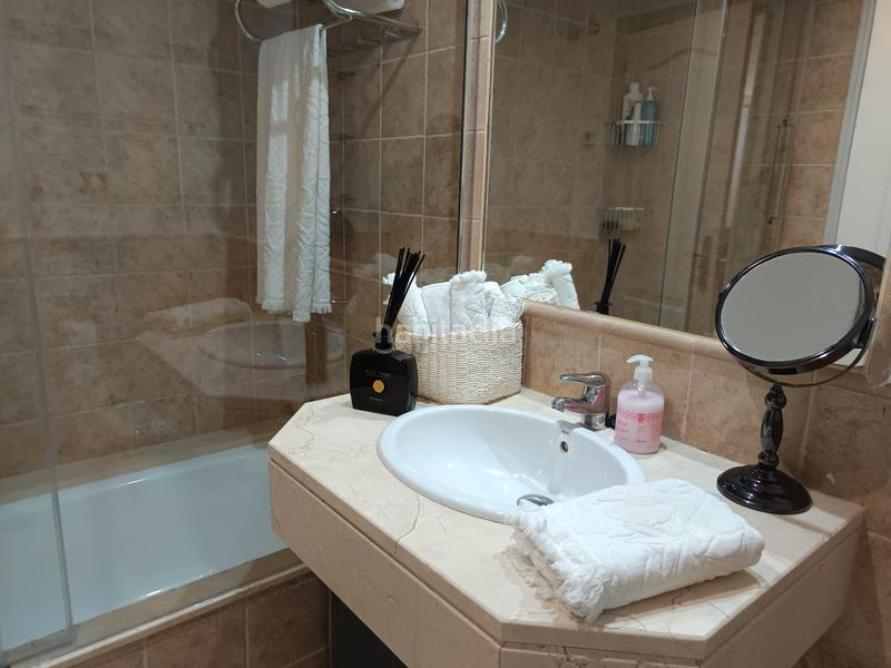 Foto 2323fd8b-b01d-4fe2-8558-5c1e15e60265. Appartamento con parcheggio in Benatalaya Estepona