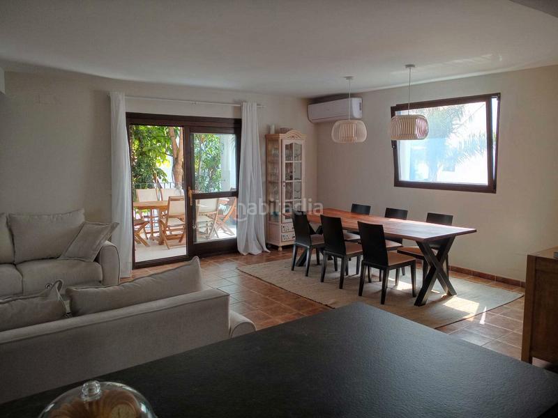 Foto 24ea3bf5-b960-4393-8ea9-93a5a2596295. Casa bifamiliare con camino parcheggio piscina in Estepona