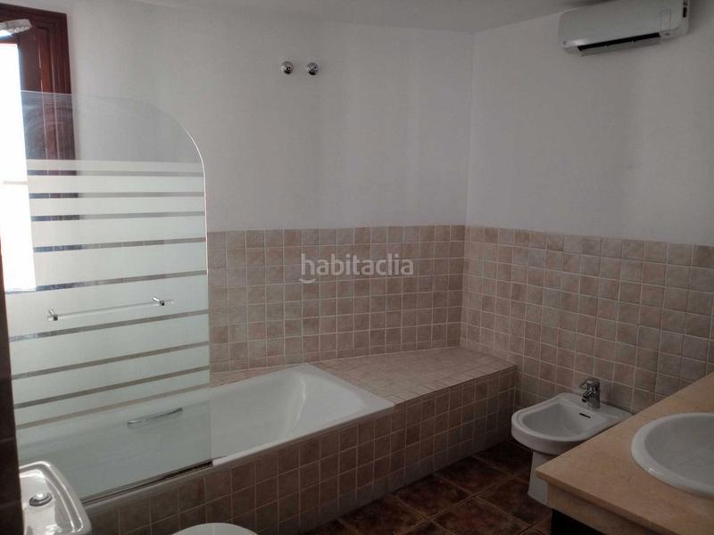 Foto 96197fc5-b959-488e-938d-5248b3c72788. Casa bifamiliare con camino parcheggio piscina in Estepona