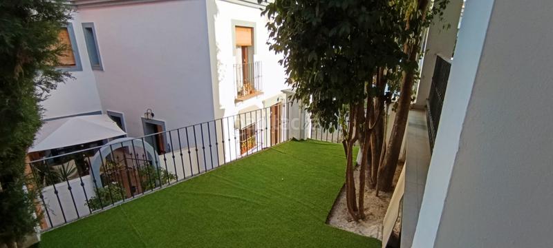 Foto b51b7f20-dc4c-426d-93bb-95209bcb17a6. Casa bifamiliare con camino parcheggio piscina in Estepona