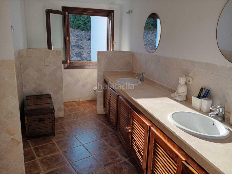 Foto bf40cbdd-9fa1-4828-ae93-c5ece250f0f8. Casa bifamiliare con camino parcheggio piscina in Estepona