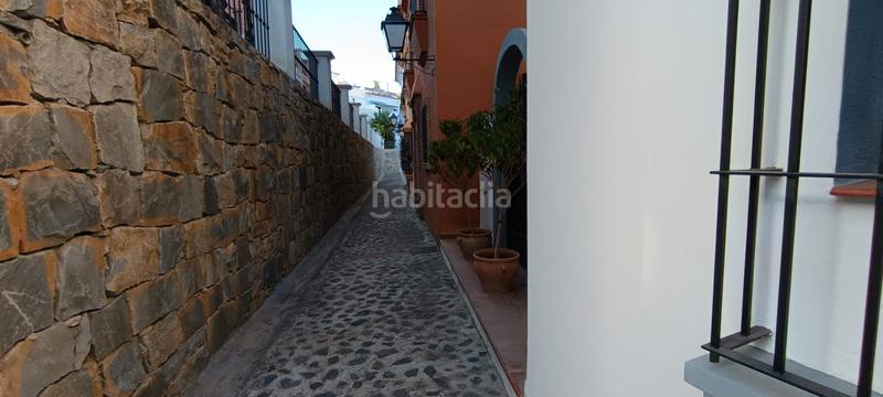 Foto dabb5538-7b30-41ca-b7a9-be0dce5f64ef. Casa bifamiliare con camino parcheggio piscina in Estepona