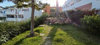 Pis en Riviera del Sol. Encantador apartamento en planta baja con jardn privado en rivi