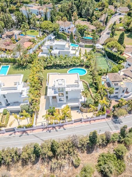 Foto 1a831df0-5a4a-44bd-8ecc-9be2ec7d4370. Xalet amb calefacció aparcament piscina a lomas de Marbella club Marbella