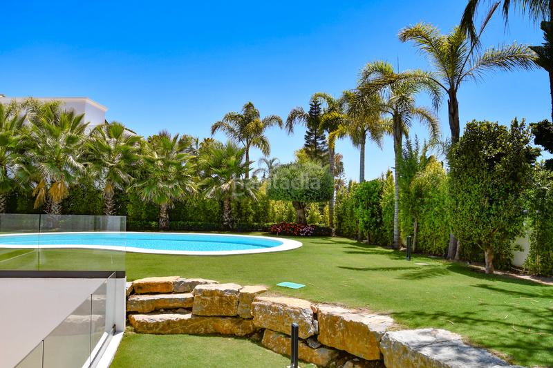 Foto 36b21f4b-6263-4242-a402-bbd5681f7092. Xalet amb calefacció aparcament piscina a lomas de Marbella club Marbella