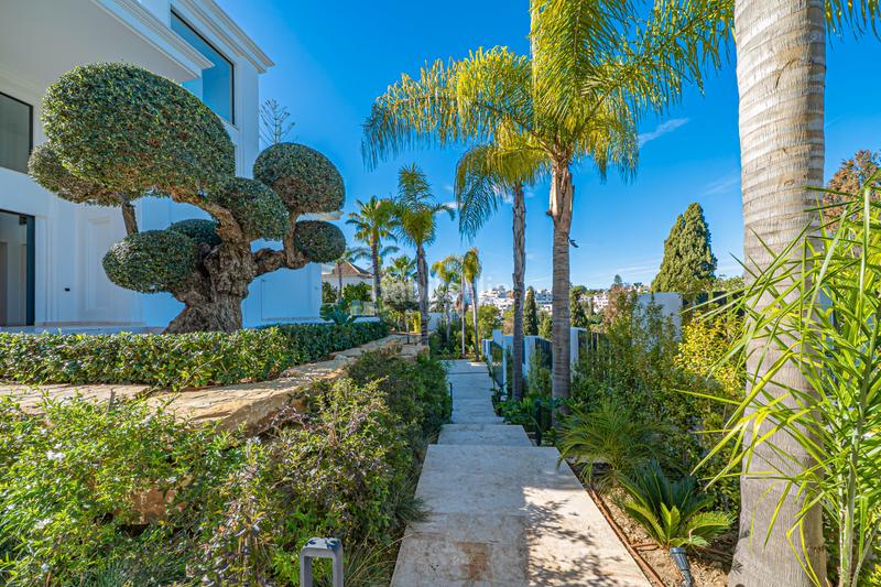 Foto 5235e4db-f6c8-4760-8feb-5632cb9d6ff4. Xalet amb calefacció aparcament piscina a lomas de Marbella club Marbella