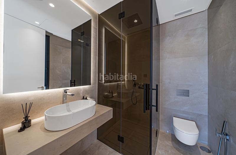 Foto 603b31ec-c7f0-4c36-b7c4-4c2a40bce0b3. Xalet amb calefacció aparcament piscina a lomas de Marbella club Marbella