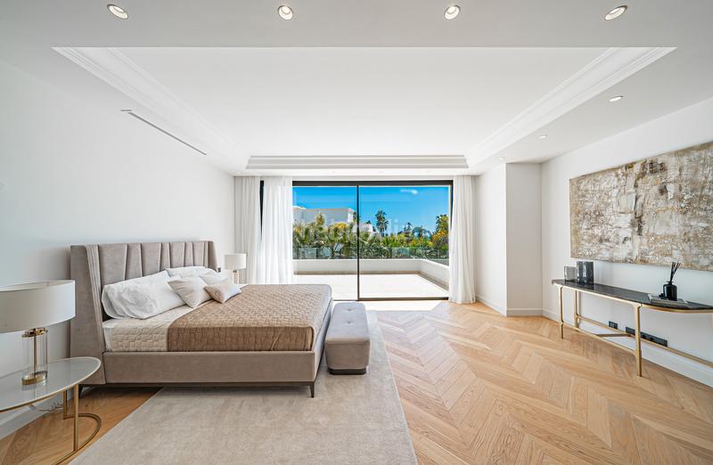 Foto b4511ec5-8532-4a0a-a042-bdb42c8e8eec. Xalet amb calefacció aparcament piscina a lomas de Marbella club Marbella