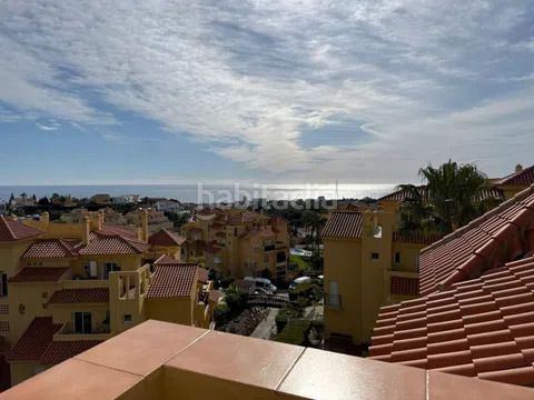 Foto 074c2dc1-e6c1-4b54-8147-2bbf7fa60fbf. Pis amb xemeneia aparcament piscina a Riviera del Sol Mijas