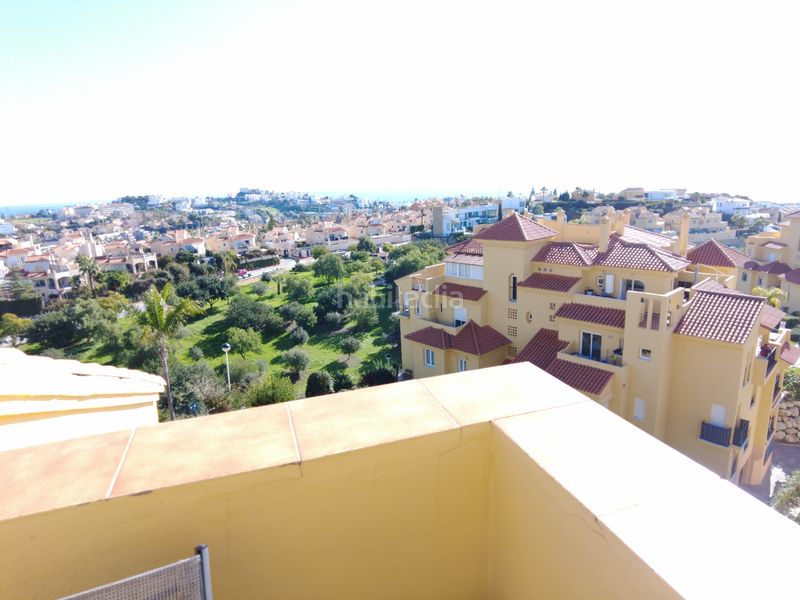 Foto 36ff40cb-8dd2-41eb-aa77-542409bf2691. Pis amb xemeneia aparcament piscina a Riviera del Sol Mijas