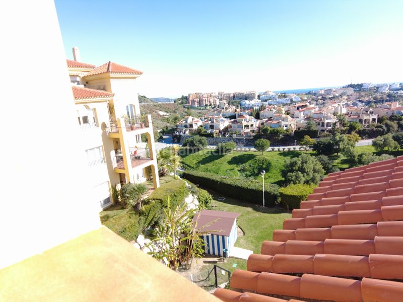 Foto d7ae5670-0036-43d0-a1c9-7911d1ec86af. Pis amb xemeneia aparcament piscina a Riviera del Sol Mijas