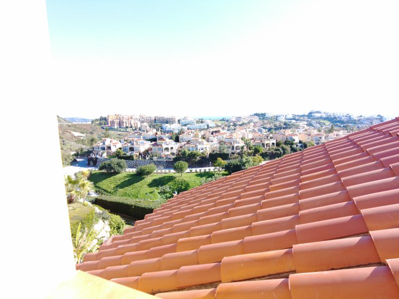 Foto e9736116-e2f5-47a5-aa0c-e807d9fae43b. Pis amb xemeneia aparcament piscina a Riviera del Sol Mijas