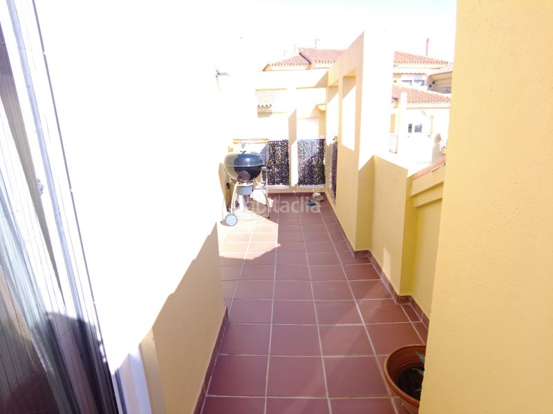 Foto f38e6bb6-a9ce-4aea-9b21-51b6aa0dd797. Pis amb xemeneia aparcament piscina a Riviera del Sol Mijas