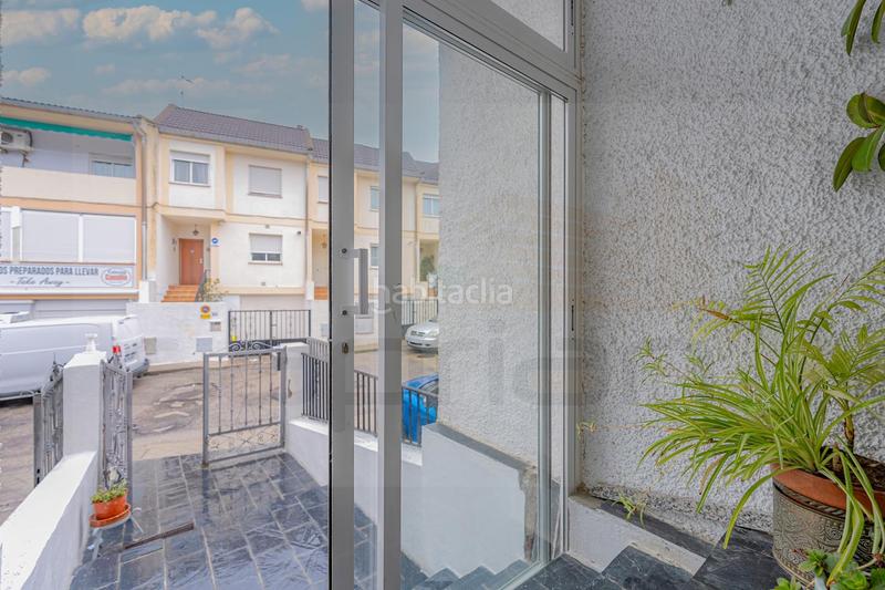 Foto c357d5c8-8680-479b-a13d-52d7d1415837. Casa chalet adosado en venta en calle entrevías en Collado Villalba