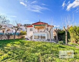 Maison à Orusco de Tajuña. Casa o chalet independiente en venta en orusco