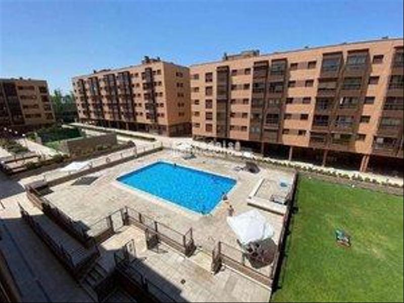 Foto 0b826a36-241c-43cc-a0db-40315c158a28. Flat with heating parking pool in Rejas Madrid
