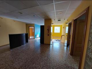 Local Comercial a Vall d´Uixó (la). Se vende grandioso  local comercial muy centrico de 300 metros e