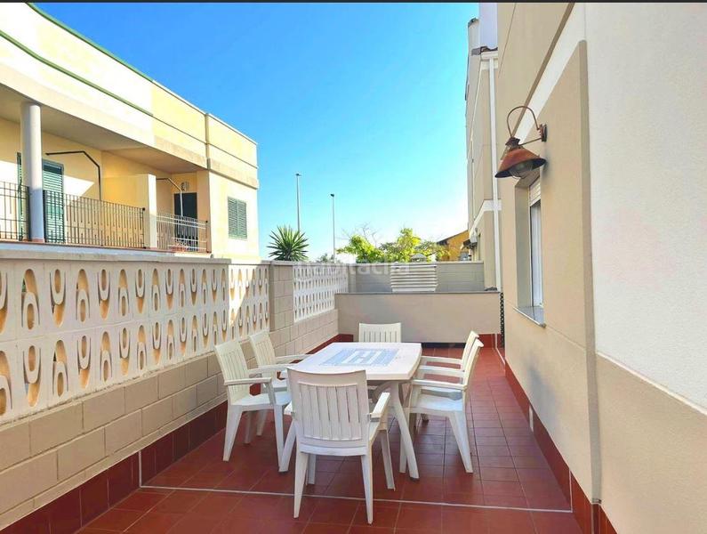 Foto 1c0d9e94-7593-454d-b885-2e883c23f329. Chalet espectacular adosado con terraza, garaje y piscina ! en Moncofa