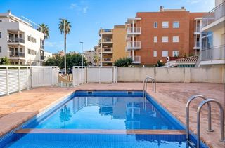 Apartamento en Moncófar Playa. Luminoso apartamento con terraza y vistas al mar y montaña en mo