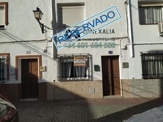 Casa a Olvera. Casa en venta en ensanche, 4 dormitorios.