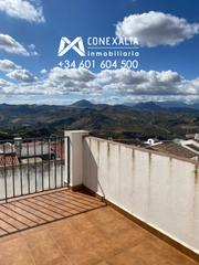 Casa a Olvera. Casa en venta en conjunto histórico, 5 dormitorios.