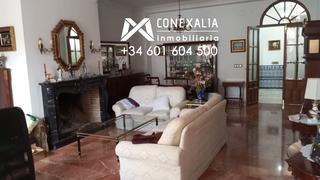 Casa a Olvera. Casa en venta en conjunto histórico, 8 dormitorios.