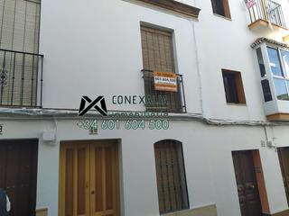 Casa a Olvera. Casa en venta en conjunto histórico, 2 dormitorios.
