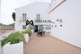 Xalet a Alcalá del Valle. Chalet en venta en alcornocalejo, 4 dormitorios.