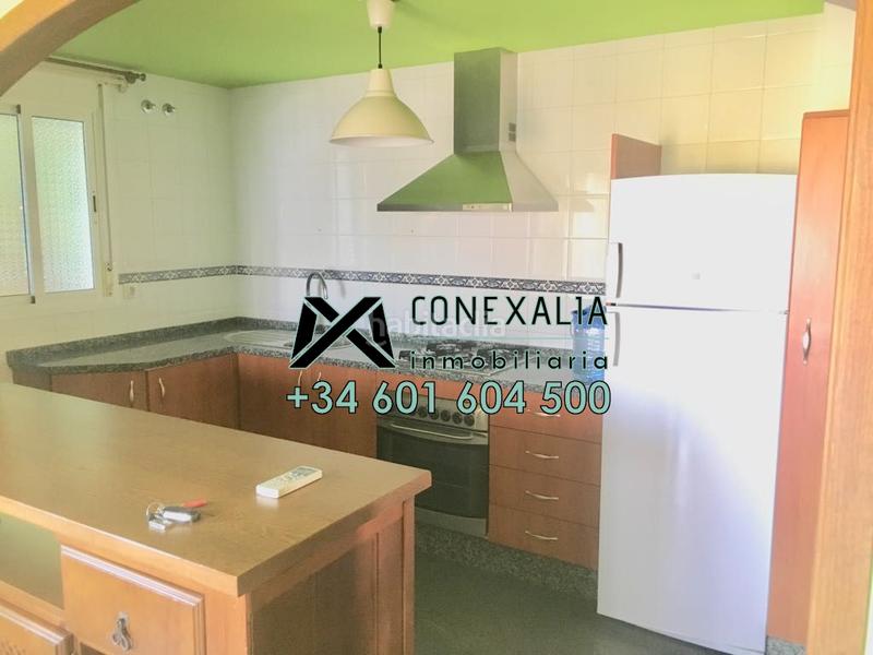 Foto 6d7a9d7d-1c7e-4a5a-aff9-61c8eac7d579. Casa en perú 28 casa con local en venta , 3 dormitorios. en Olvera