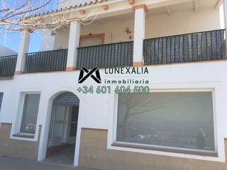 Casa a Perú 28. Casa con local en venta en olvera, 3 dormitorios.