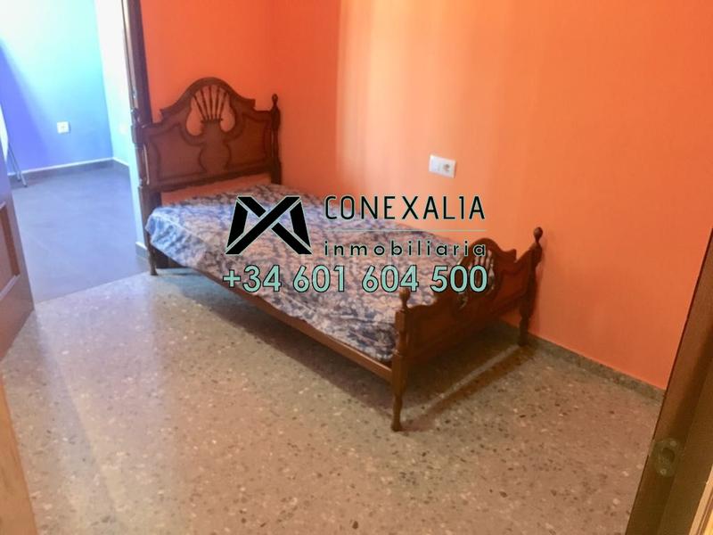 Foto c09040e0-2bcf-4a0f-96a4-bbea23182d75. Casa en perú 28 casa con local en venta , 3 dormitorios. en Olvera
