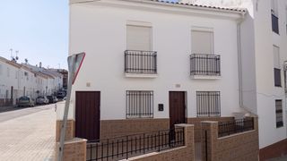 House in Olvera. Casa en venta en ensanche, 6 dormitorios.