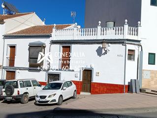 Casa a Olvera. Casa con local en venta en ensanche, 2 dormitorios.