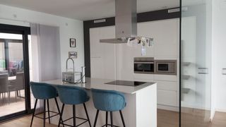 Haus in Olvera. Casa en venta en ensanche, 3 dormitorios.