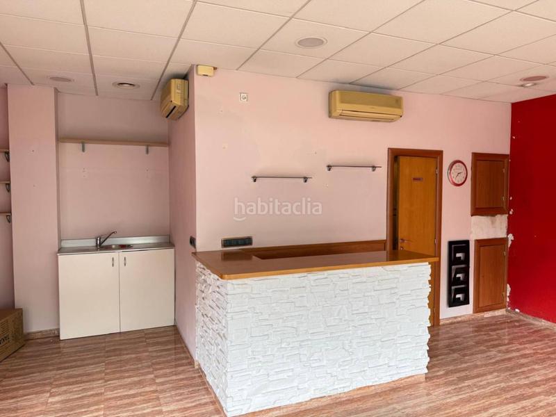 Foto b12fb717-227f-451b-9bc6-6a27776bbe78. Local comercial venta de local esquinero en mollet en Mollet del Vallès