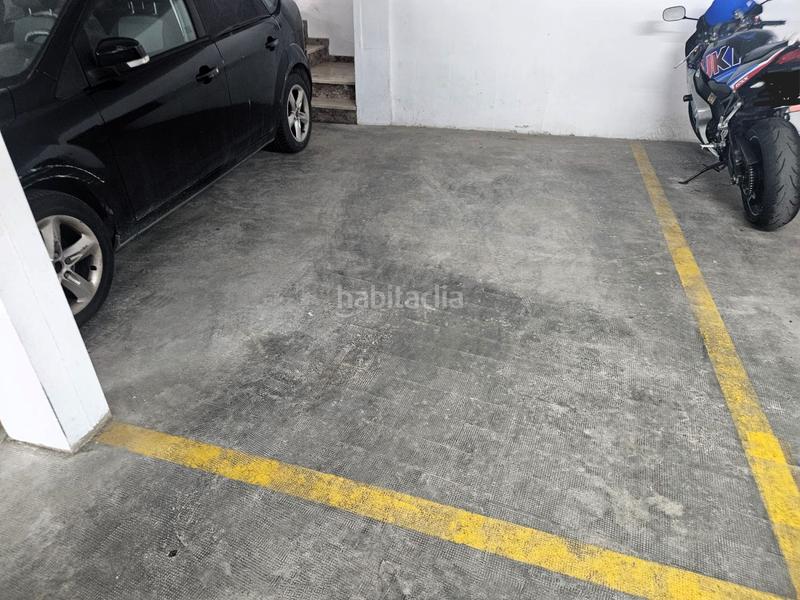 Foto ce68cc60-d745-4454-a1ac-70918453f87e. Car parking in El Cabanyal-El Canyamelar Valencia