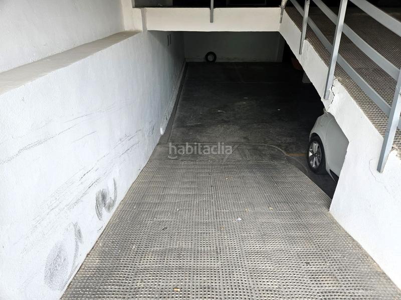 Foto d0d82293-0bc0-4d00-b1bc-7920b4e6707f. Car parking in El Cabanyal-El Canyamelar Valencia