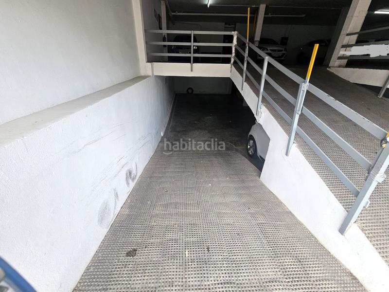 Foto ee922198-d436-45a4-bec7-1a595062bd31. Car parking in El Cabanyal-El Canyamelar Valencia