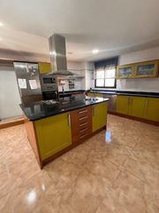 Casa en Onda. Se vende vivienda zona parking paraiso