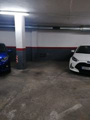 Autoparkplatz in Carrer de manila 6. Parquing para coche mediano