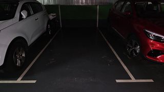 Autoparkplatz in Carrer d'austr�lia 9b. Plaza de aparcamiento  en venta
