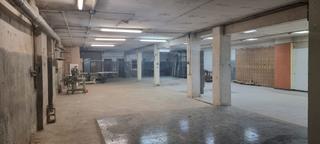 Business premise in Avinguda pallaresa 112. Local nave en zona comercial