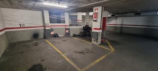 Aparcament cotxe a Carrer de calderón de la barca 81. Parquing doble o dos plazas individuales