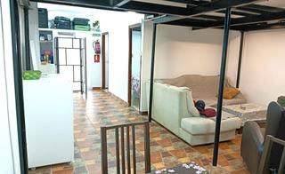 Apartament a La Pastora - La Estación. Local comercial convertido en vivienda con dos alturas