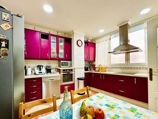 Etagenwohnung in Centro Histórico. Amplio piso en pleno centro de cádiz.